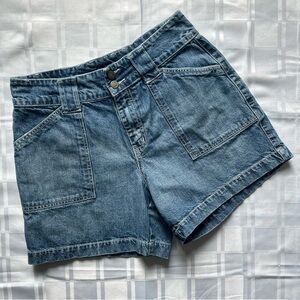 Roadrunner Vintage Mid-rise Blue Denim Shorts with Patch & Flap Pockets